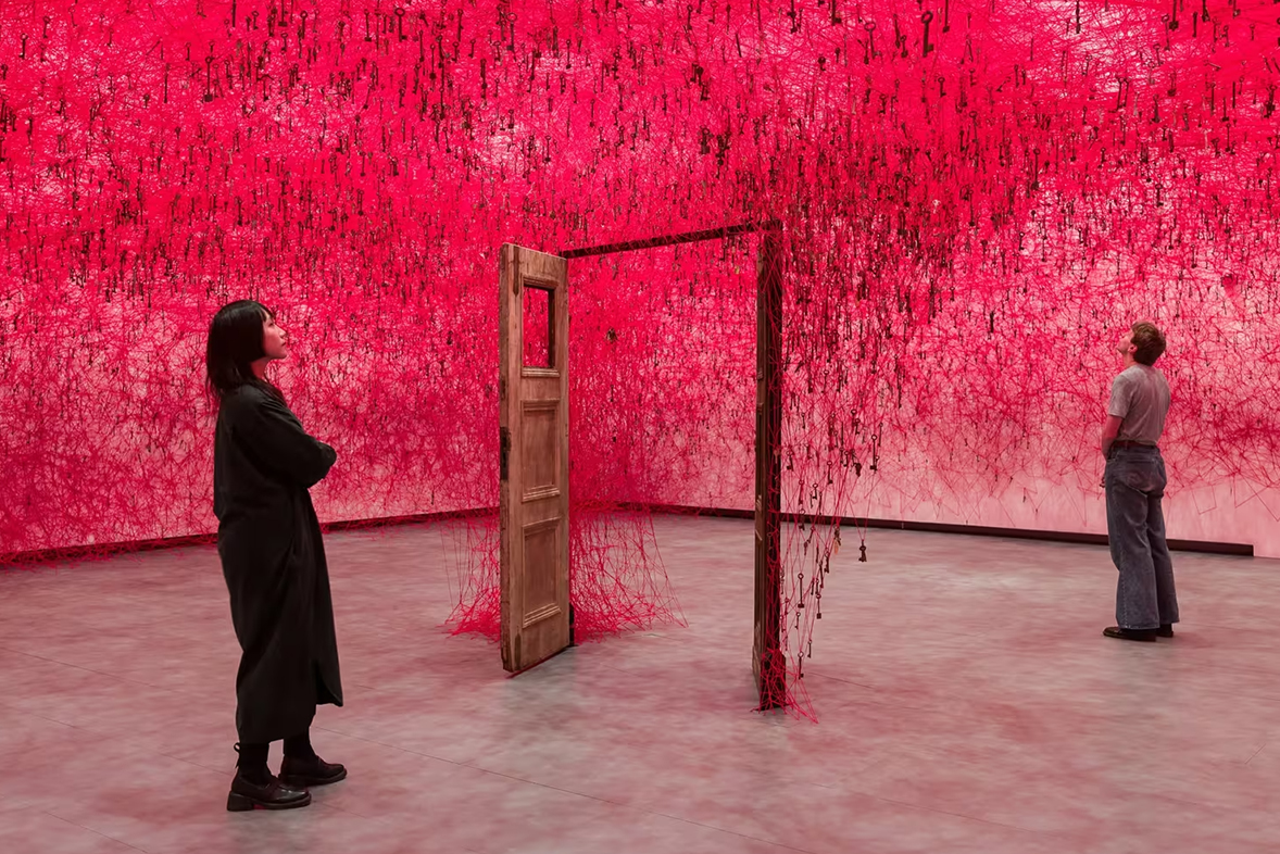 Hayward Gallery’de İki Paralel Anlatı: “Threads of Life” & “Heart to Heart”