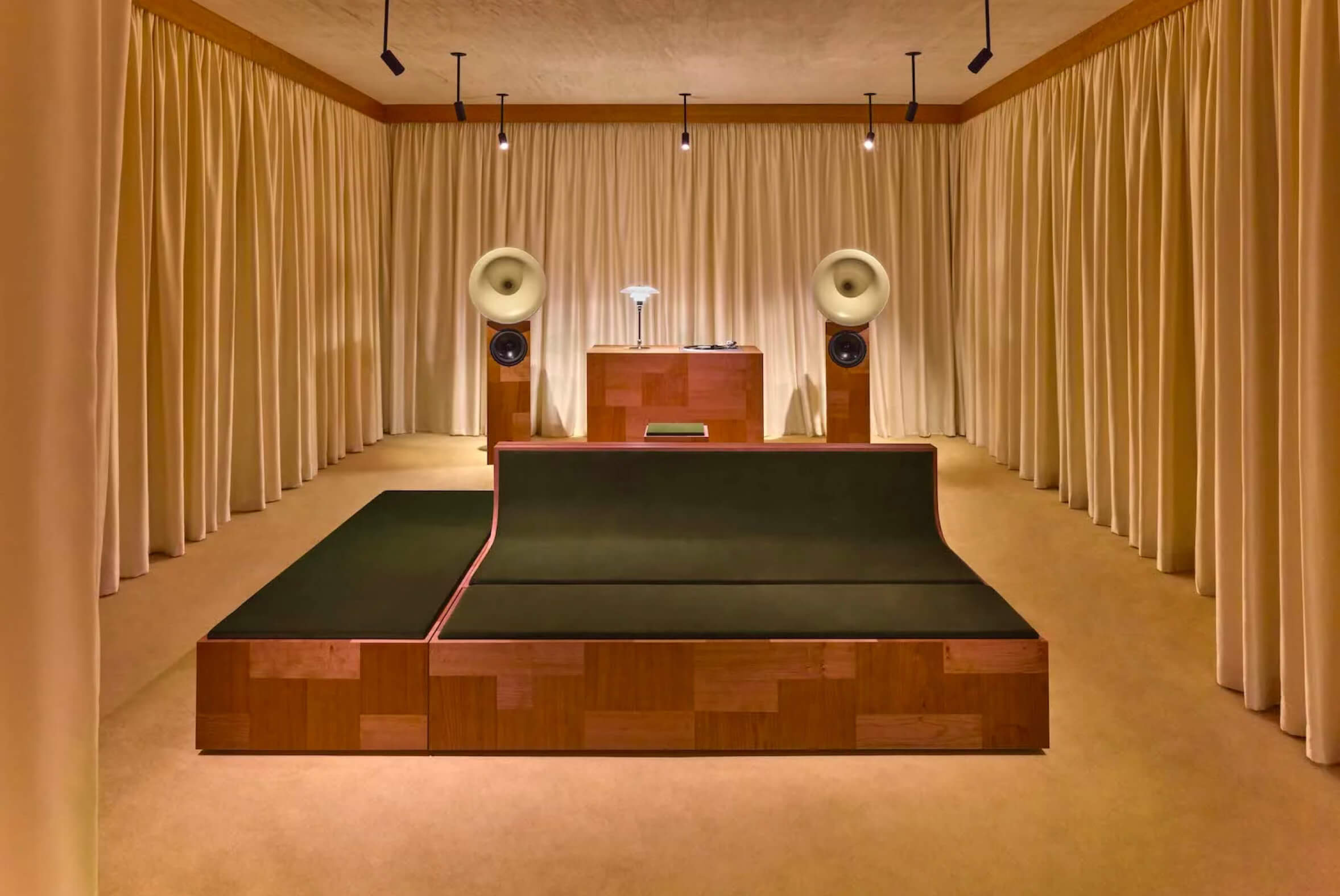 Valentino’nun Sessiz Devrimi: L’Atelier Sonore New York’ta Açıldı