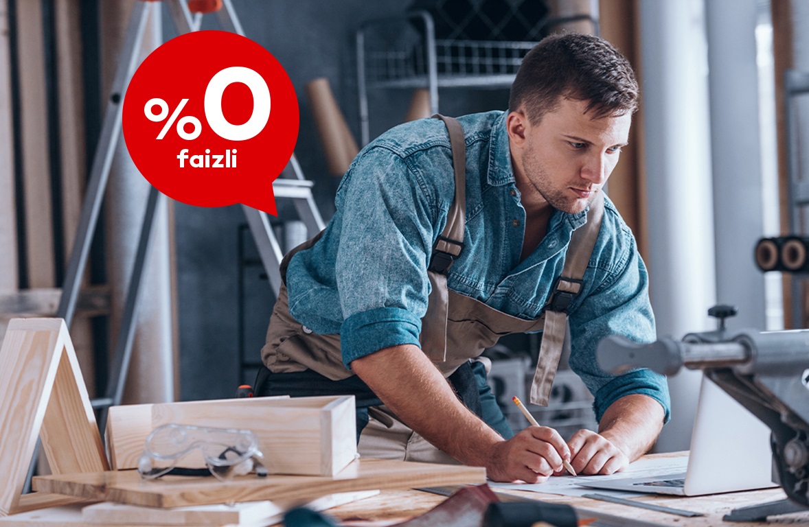 atölyede çalışan bir işçi görseli